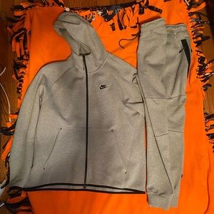 Nike Tech fleece 2 piece suit